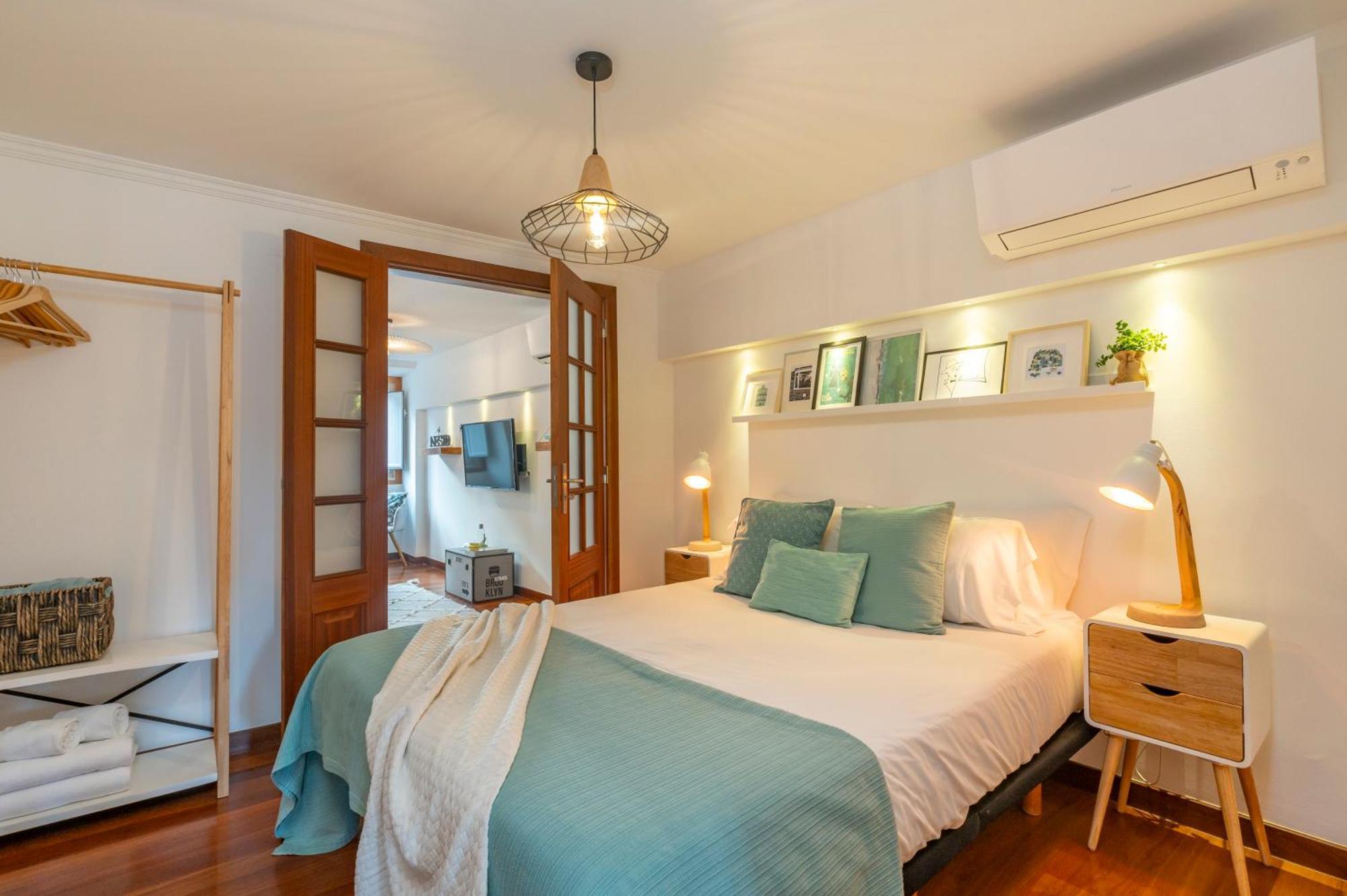 Superb Overlooking Graca In Lissabon