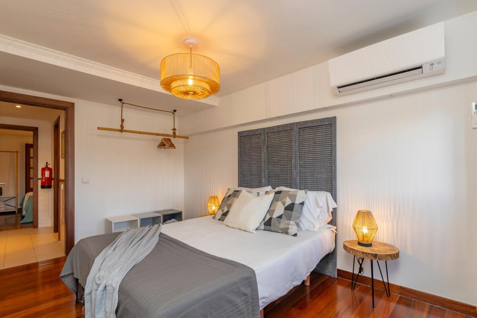 Superb Overlooking Graca In Lissabon