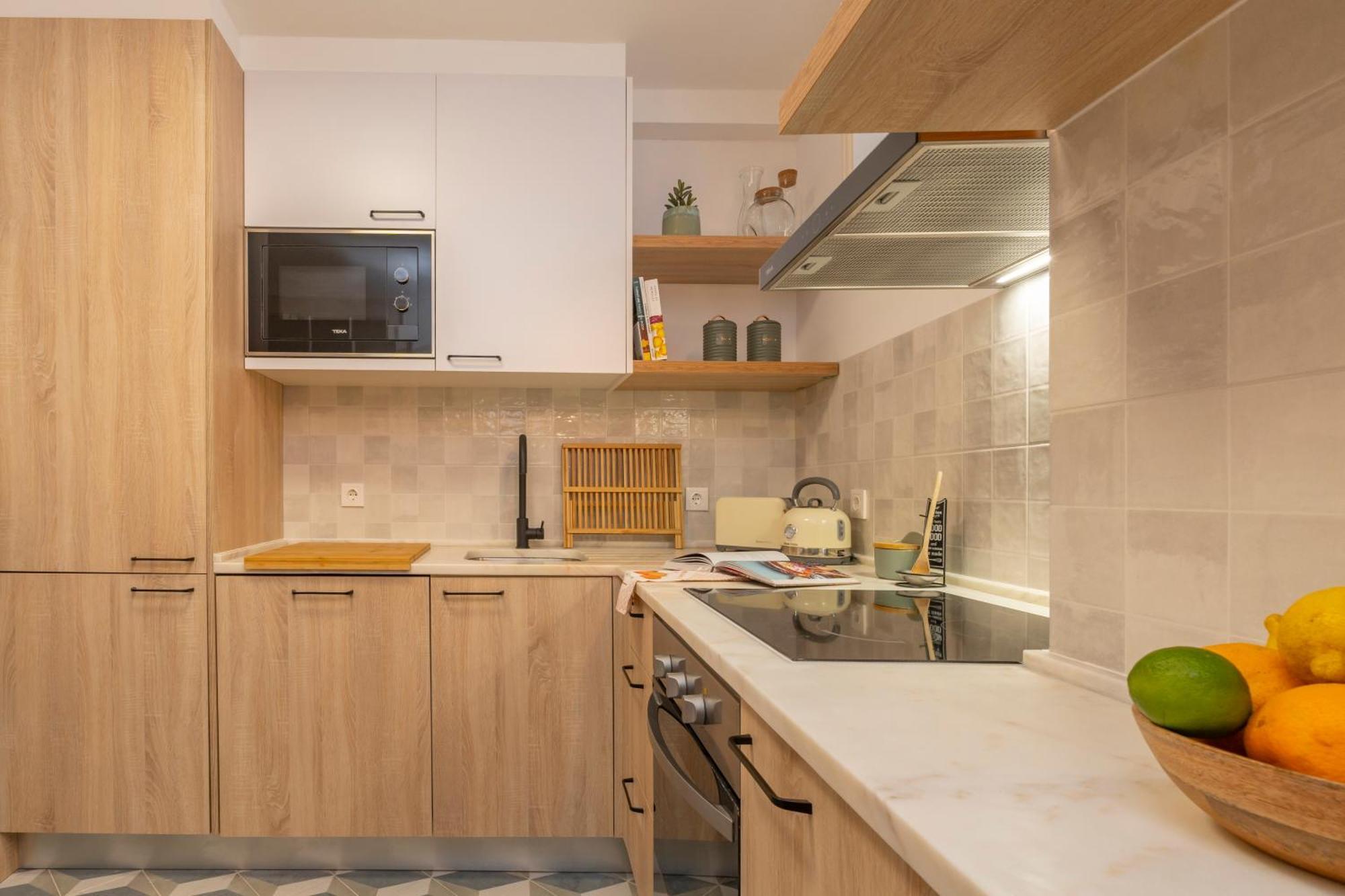 Superb Overlooking Graca In Lissabon