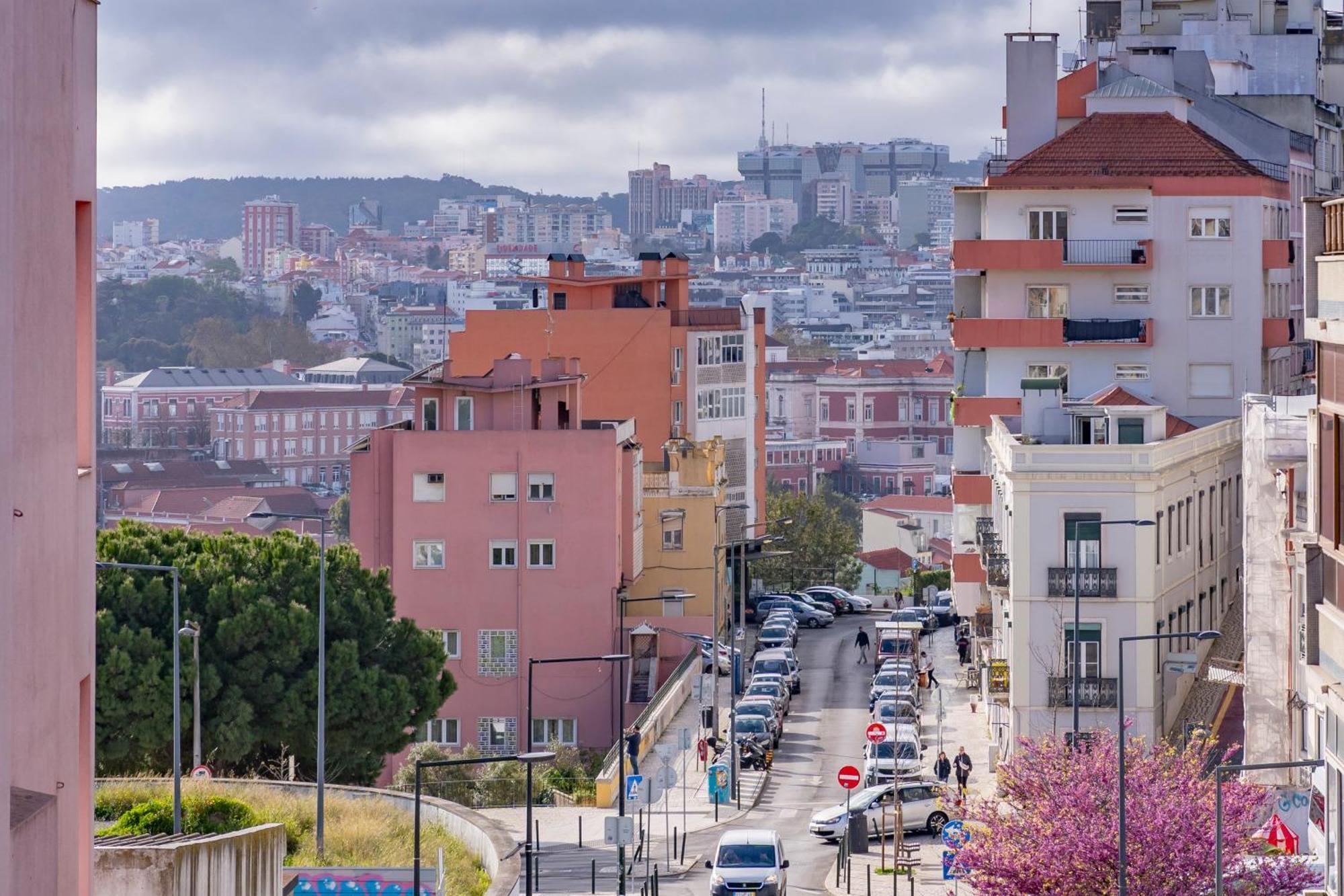 Superb Overlooking Graca In Lissabon